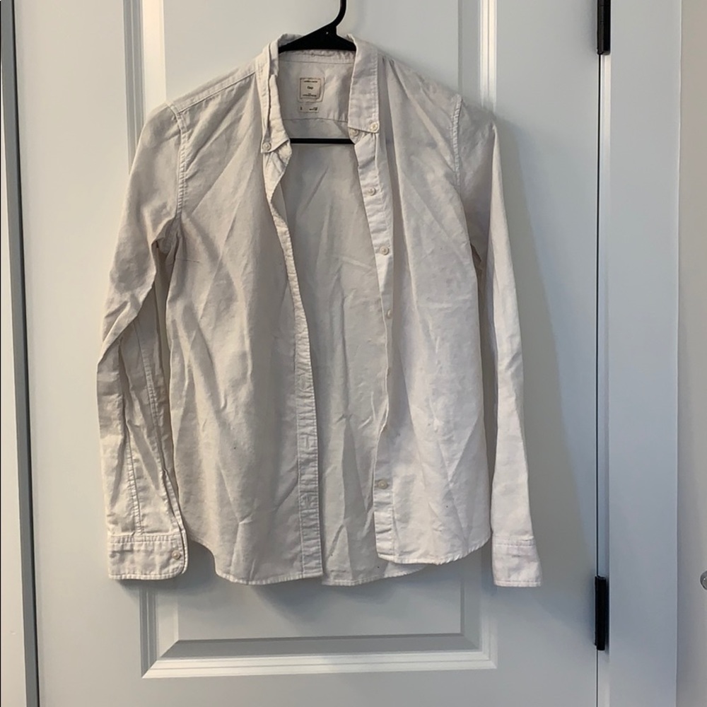 White boyfriend fitted button up blouse.